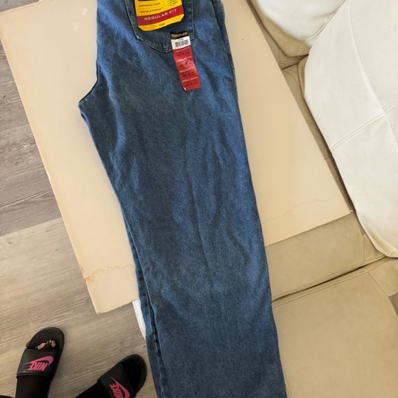 Wrangler Classic Regular Fit Straight Leg Jeans - Picture 2 of 2